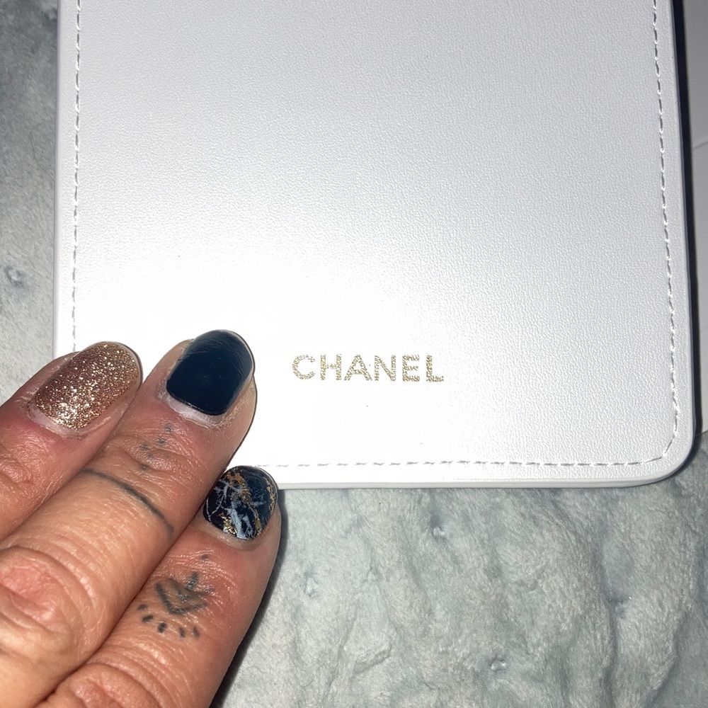 CHANEL Coco Crush White Crossbody Phone Pouch with Gold Chain - Picture 5 of 7